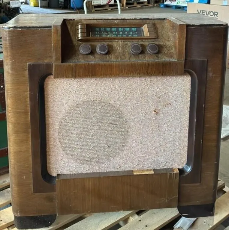 RCA Victor Model 81 Floor Radio. Unknown Working