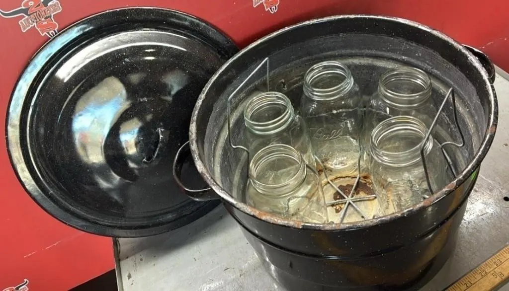 Canner W/Jars. *NO SHIPPING *LYS