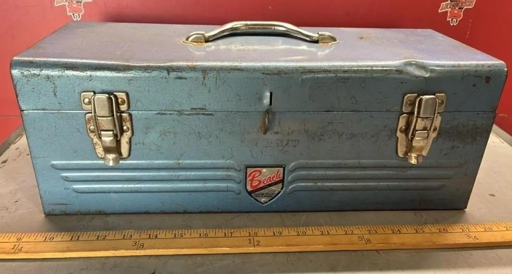 Beach Metal Toolbox. *NO SHIPPING *LYS