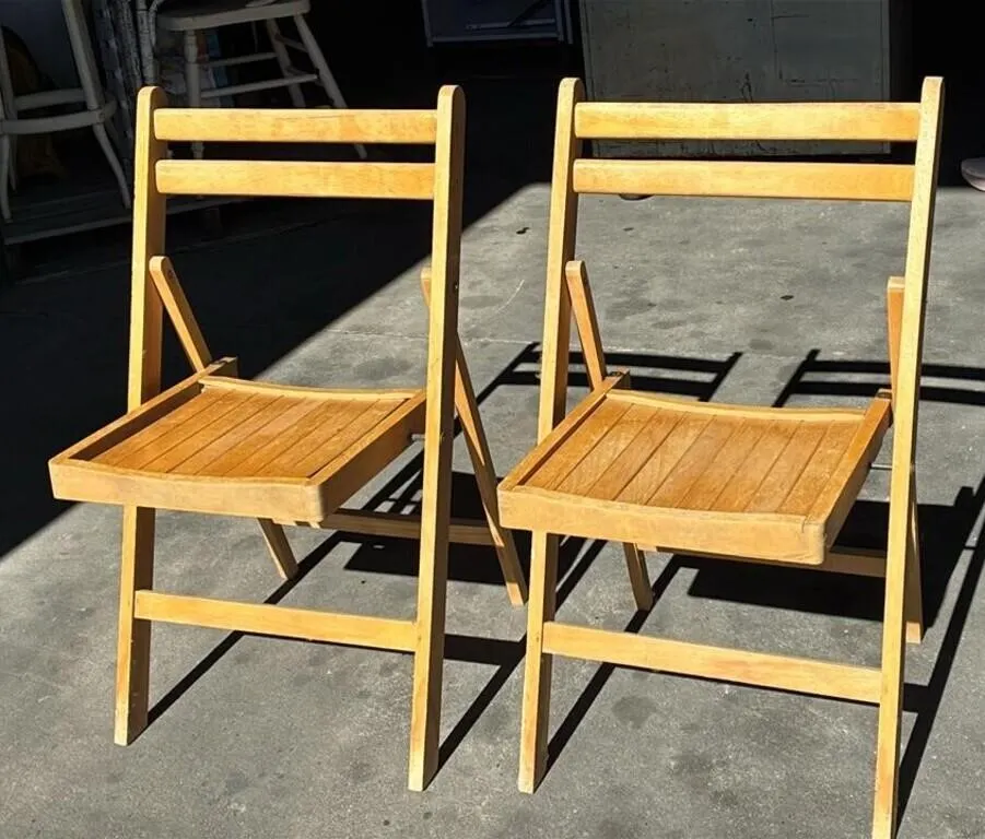 2 Folding Wooden Chairs. *NO SHIPPING *LYS