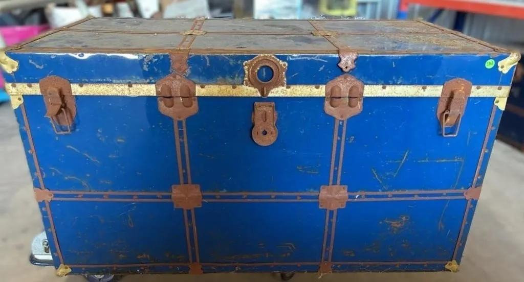 Steamer Trunk. 43�Wx21�Dx23�H. *NO SHIPPING *LYS