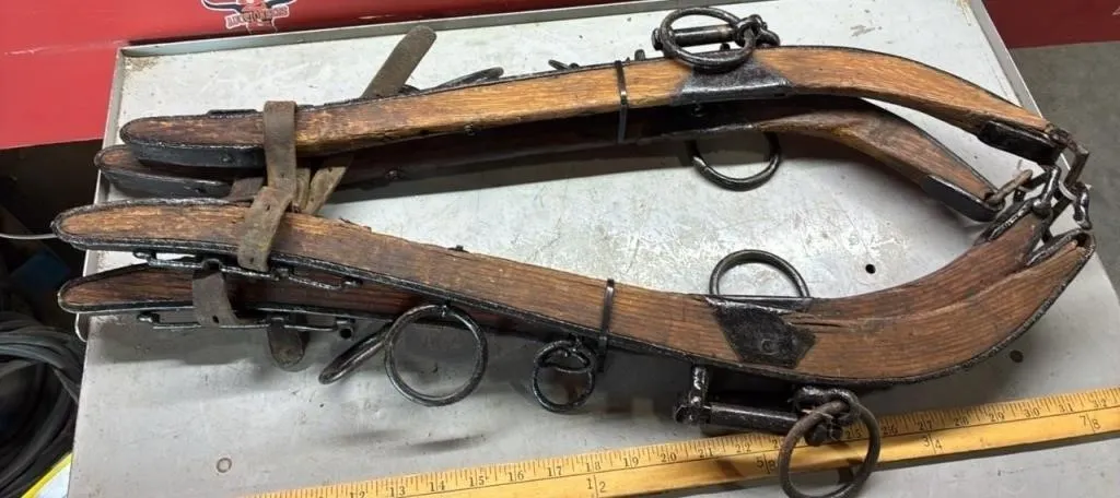 Vintage Wooden Hames. *NO SHIPPING *LYS