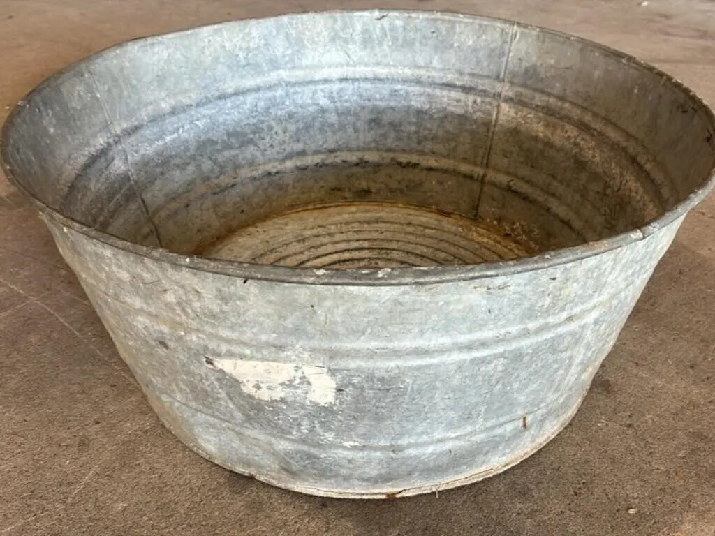Round Galvanized Wash Basin. *NO SHIPPING *LYS