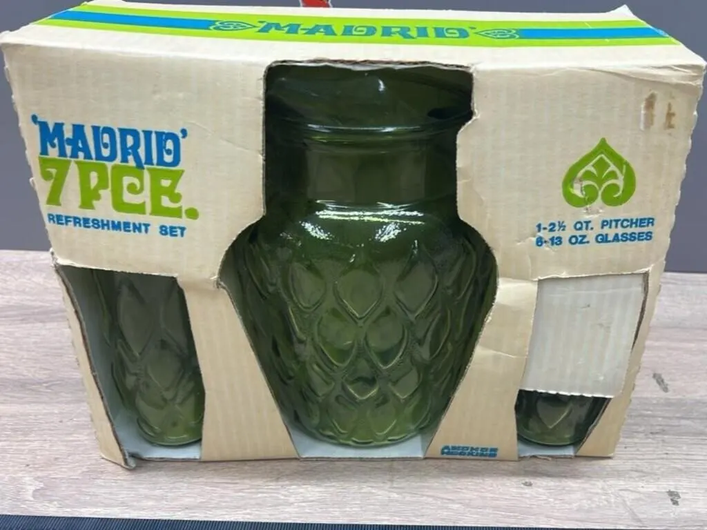 Vintage Seven Piece Refreshment Set. Unused.