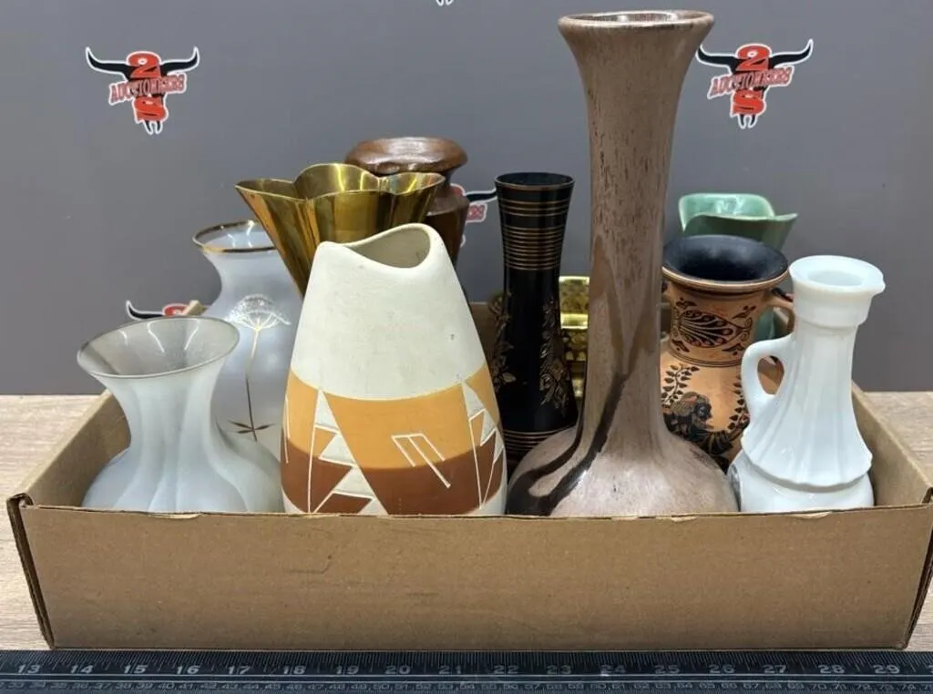 Tray of Asst. Vases. *NO SHIPPING