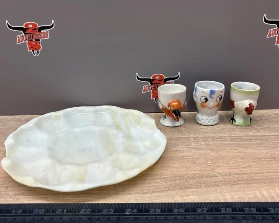 12 Egg Plater & 3 Asst Vintage Egg Cups.