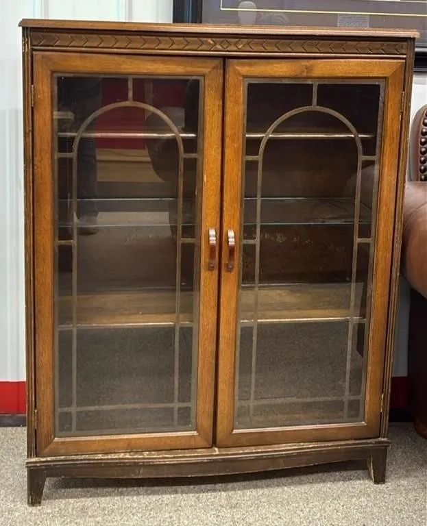Vintage Honderich China Cabinet. 35�Wx12�Dx45�H.
