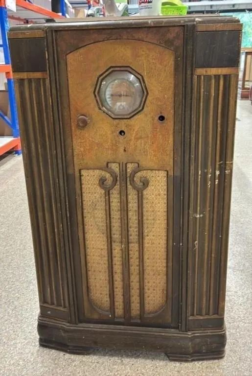Majestic Floor Radio For Parts/Repair.
