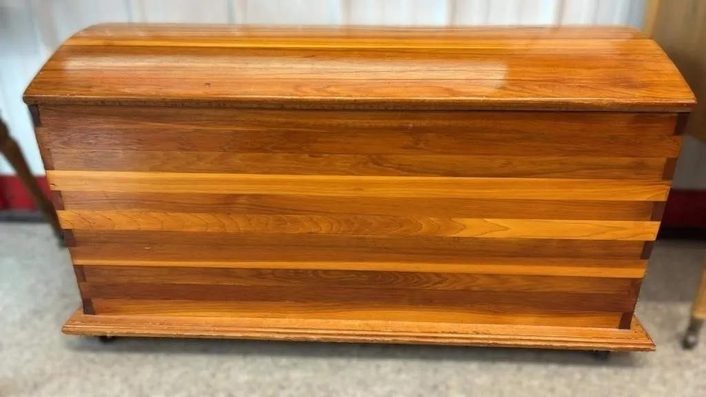 Cedar chest. 36�Wx18�Dx20�H. *NO SHIPPING