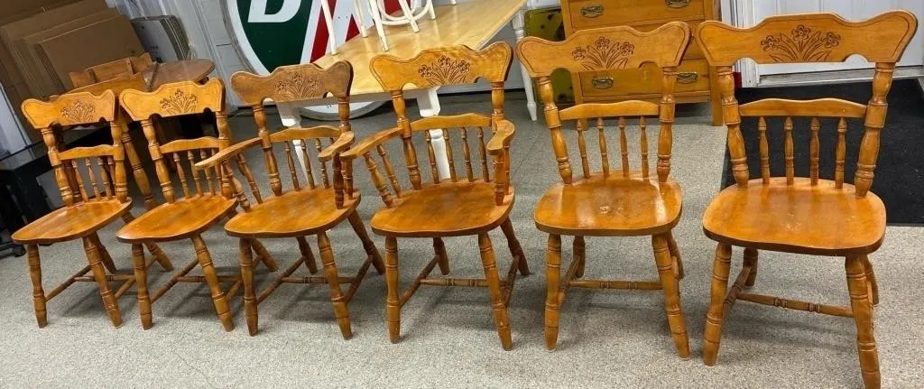4 Dining Chairs & 2 Captain�s Chairs. *NO SHIPPING
