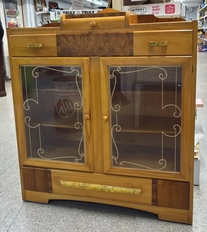 Vintage Buffet. 42�Wx16�Dx47�H. *NO SHIPPING