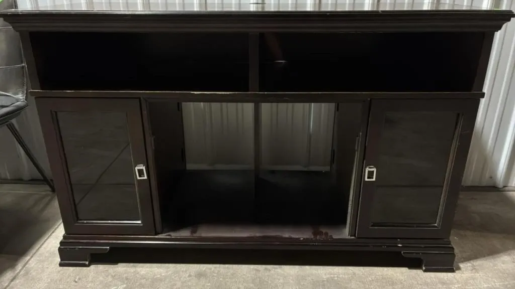 Entertainment Stand. 52�Wx21�Dx33�H. Can