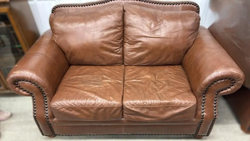 Leather Loveseat. 68�Wx36�Dx41�H. *NO SHIPPING
