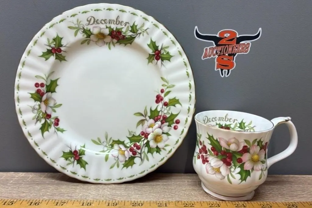 Royal Albert Flowers Of The Month Series December