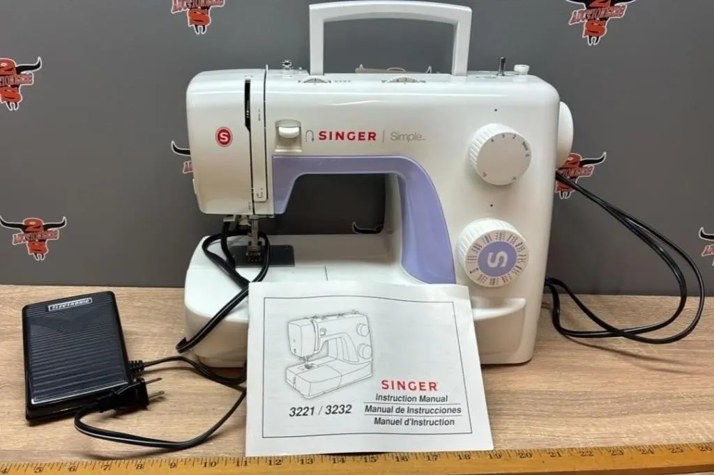 Singer Simple Sewing Machine. *NO SHIPPING