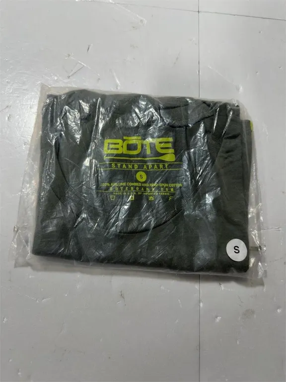 Bote Stand Apart Graphic T-Shirt Green Size Small