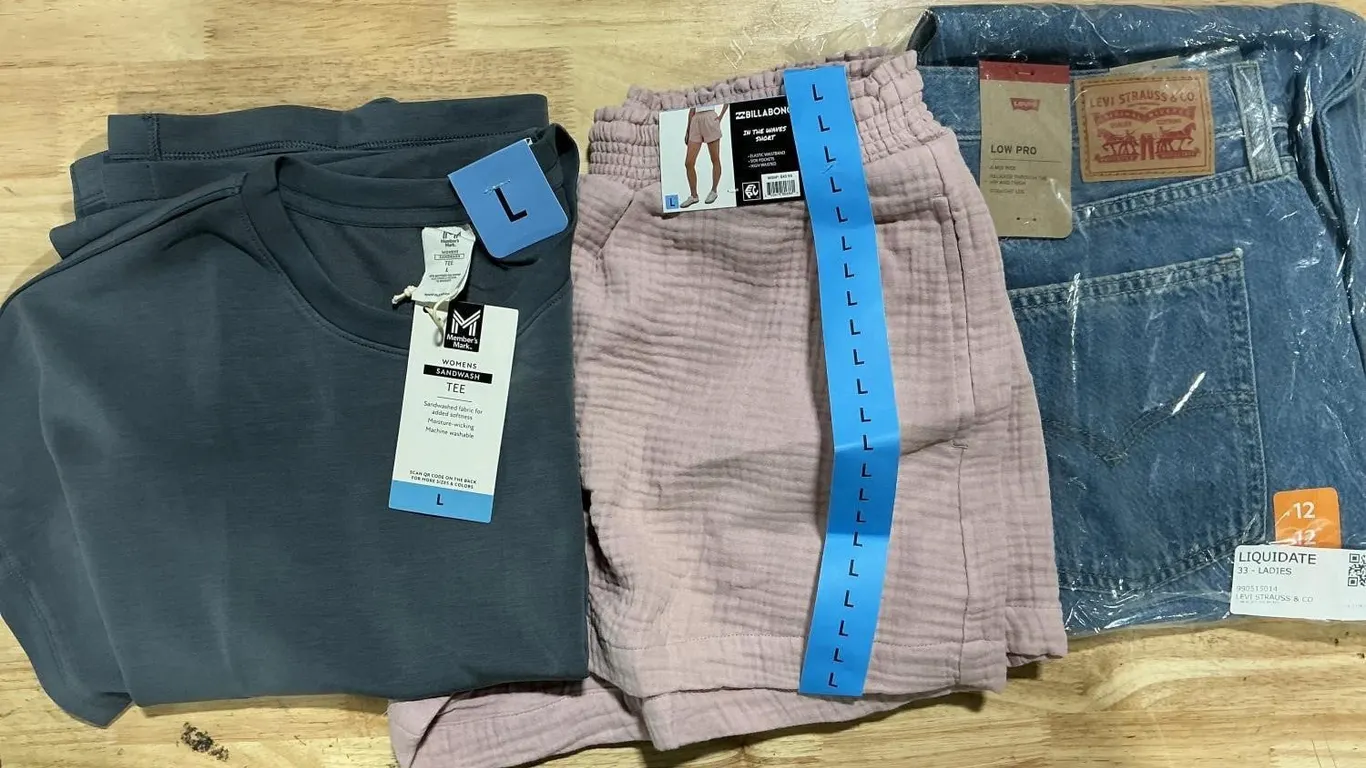 Mixed Lot Of Billabong Levi Jeans Tee L 12