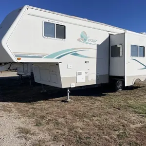 2002 28 1/2' Corsair RXS 5th Wheel Travel Trailer