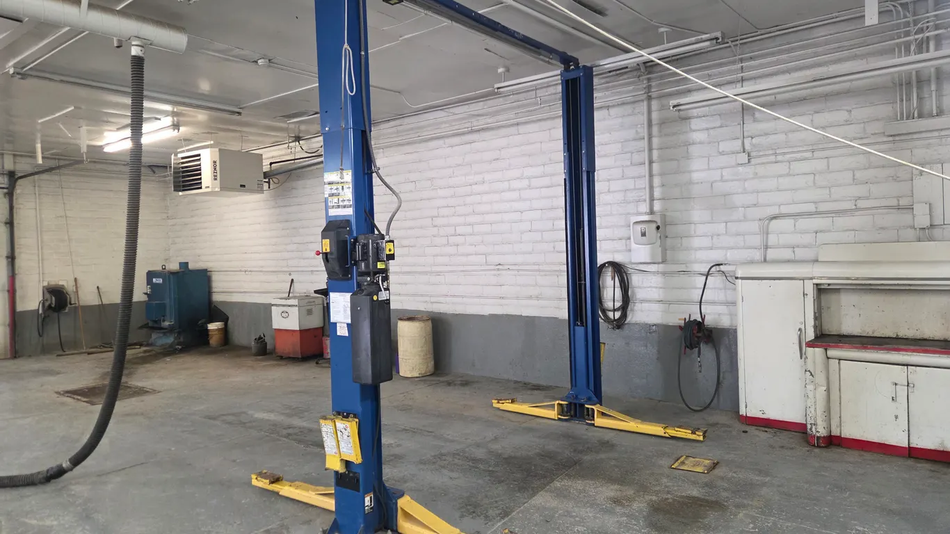 1999 Rotary Lift SP09-200 Symmetrical 2-Post Lift - 9,000LBS