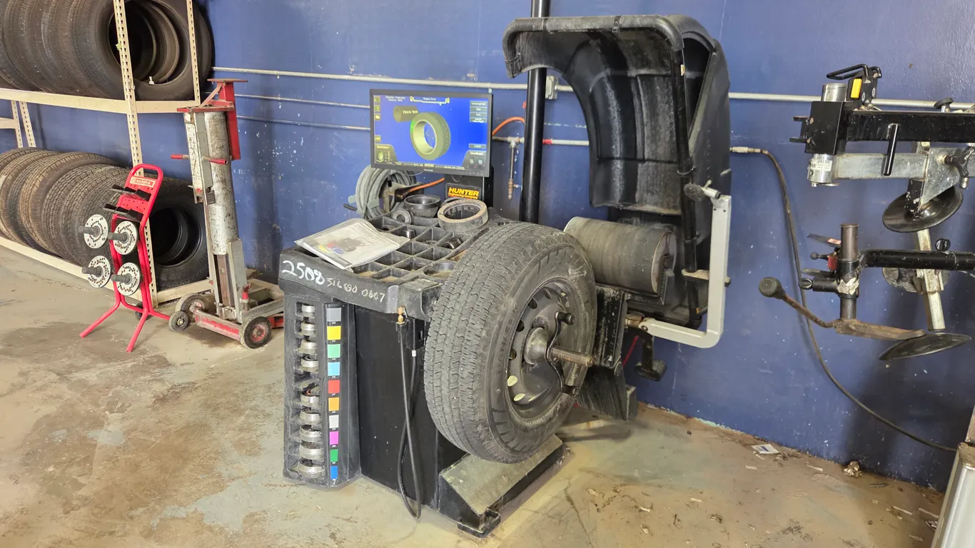 2014 Hunter Road Force Touch GSP9700 Wheel Balancer