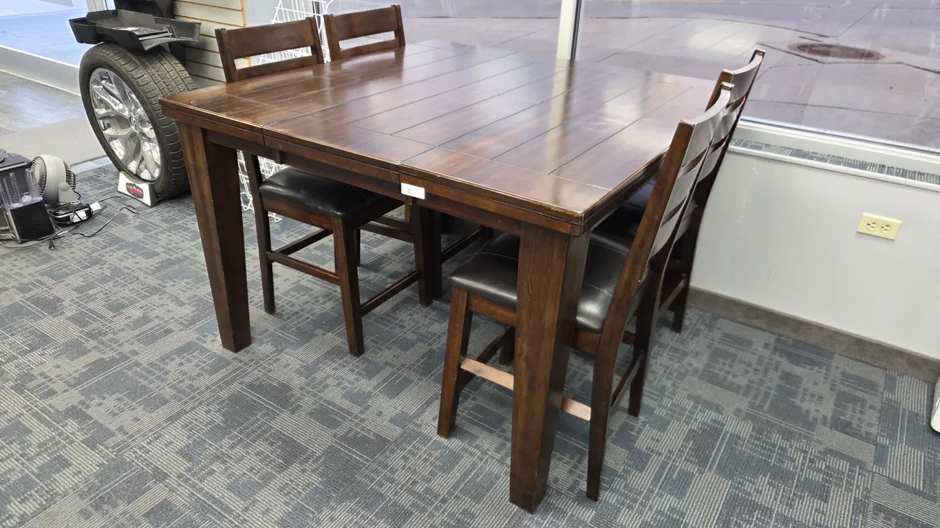 Kitchen Table and Chairs