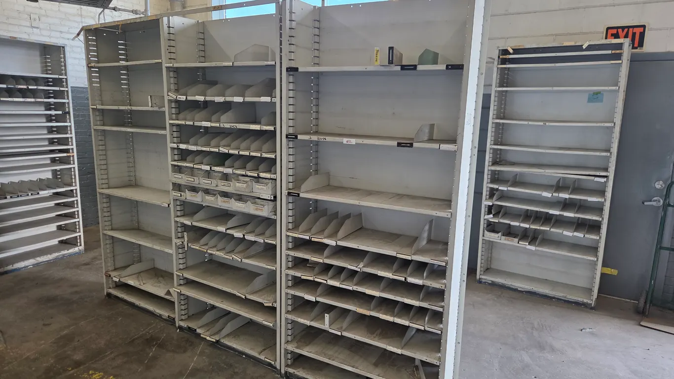 (3) Metal Sheving Units