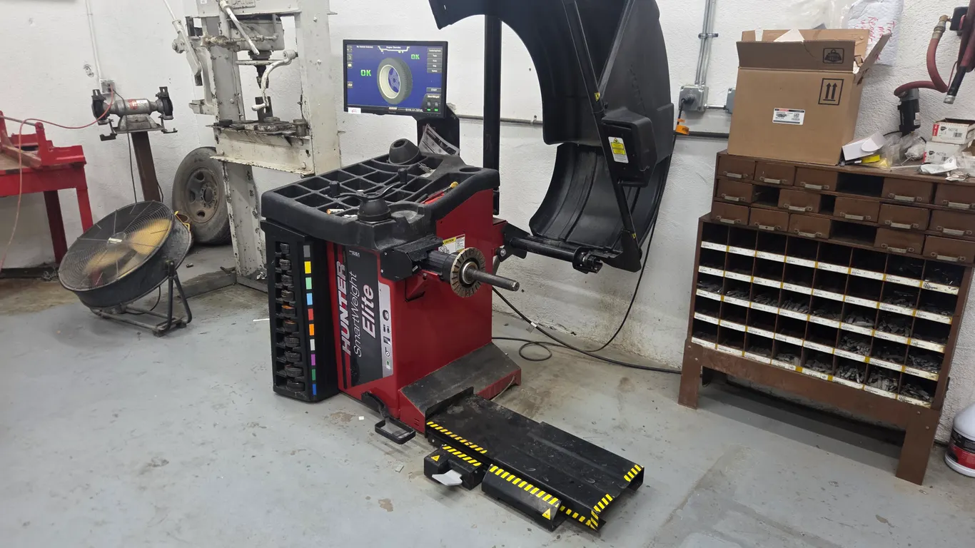 2023 Hunter Smart Weight Elite Wheel Balancer