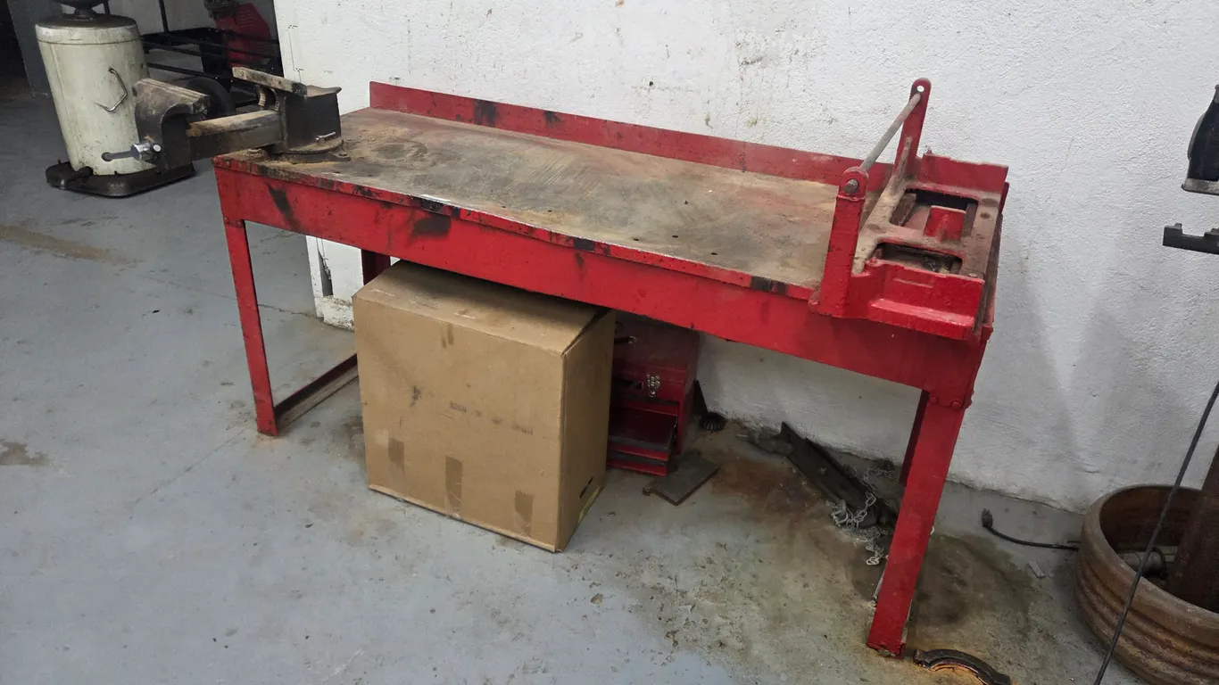 Steel Shop Bench w/Vice