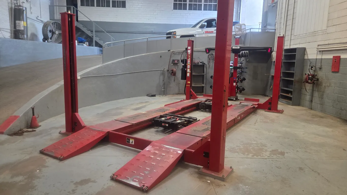 Hunter Engineering Hawkeye Elite Wheel Alignment Rack