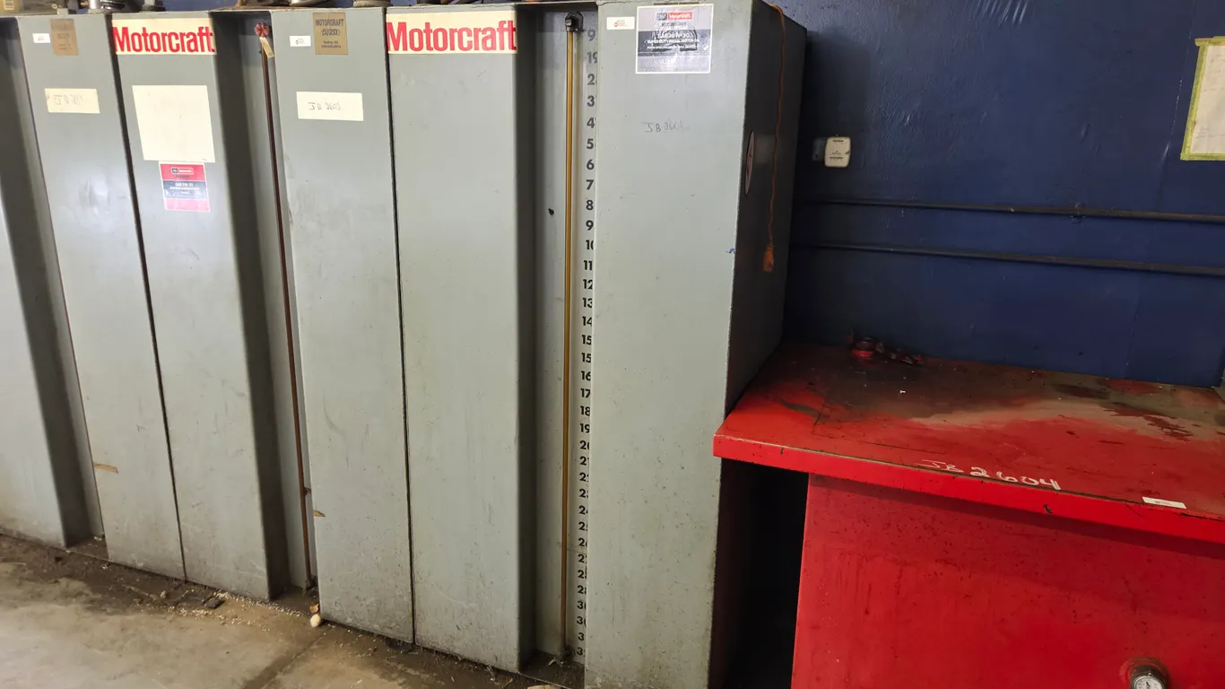 327 Gallon Capacity Bulk Oil Tank