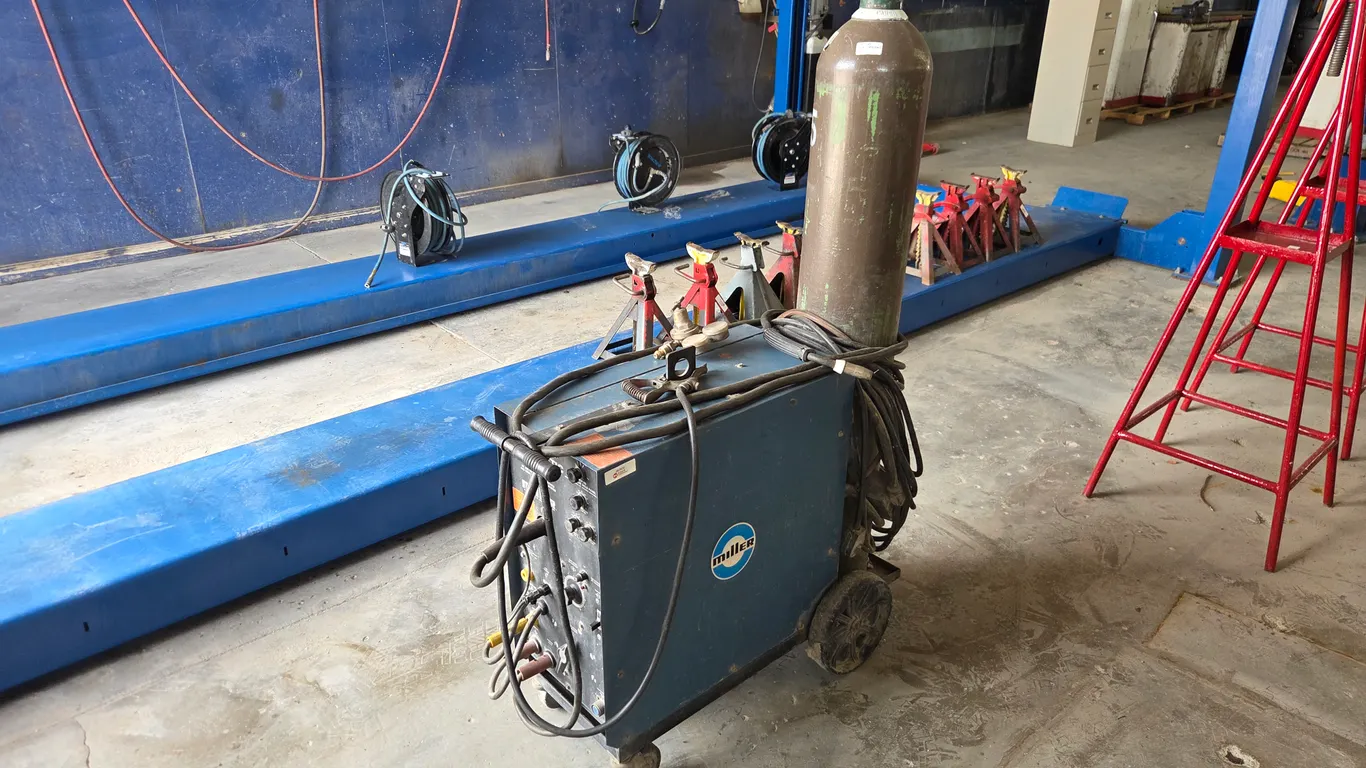 Miller Electric Millermatic 200 MIG Welder