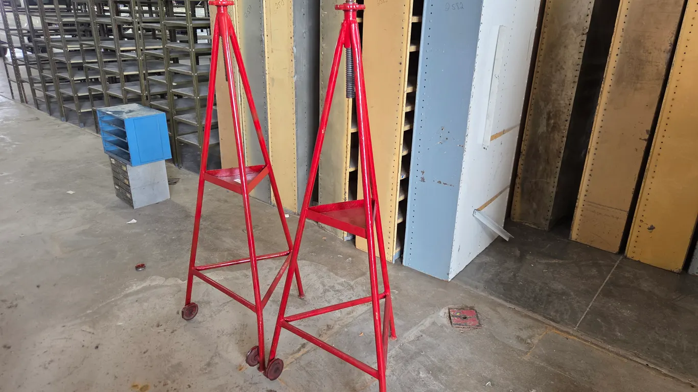 (2) Support Stands