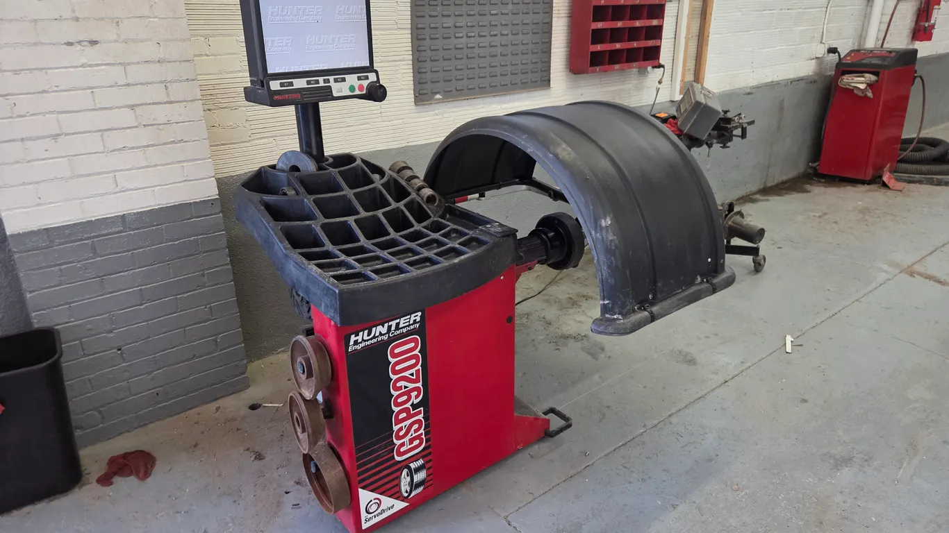 Hunter GSP9200 Computerized LCD Wheel Balancer