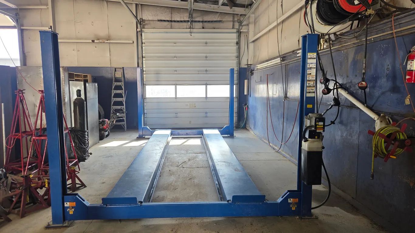 2022 Rotary Lift SM14N102TY Drive On 4 Post Lift - 14,000 LBS