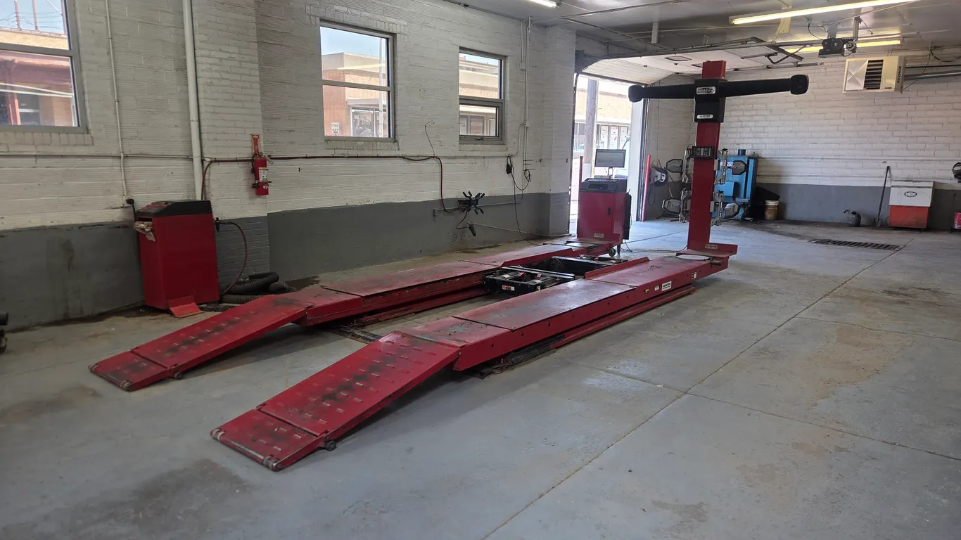 Hunter Engineering HawkEye Wheel Alignment Rack