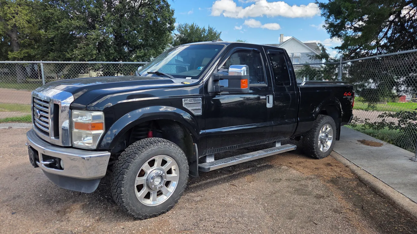 2009 Ford F-250 Super Duty Lariat Pickup-Gasoline