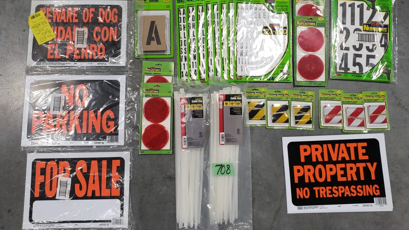 Assorted Multi-Packs of Signs & Reflectors