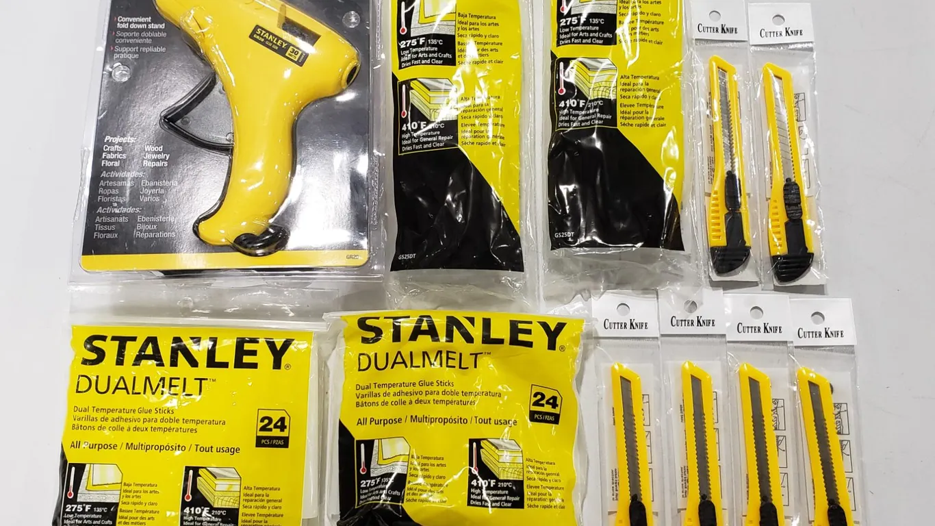 Stanley Glue Gun & Glue Sticks