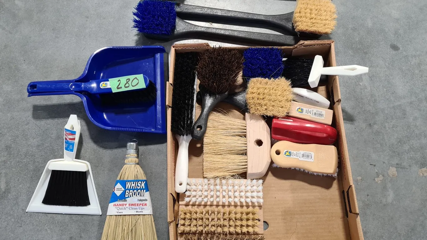 Assorted Utility Brushes