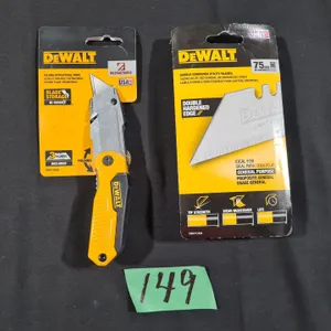 DeWalt Folding Retractable Knife & (75) Additional Blades
