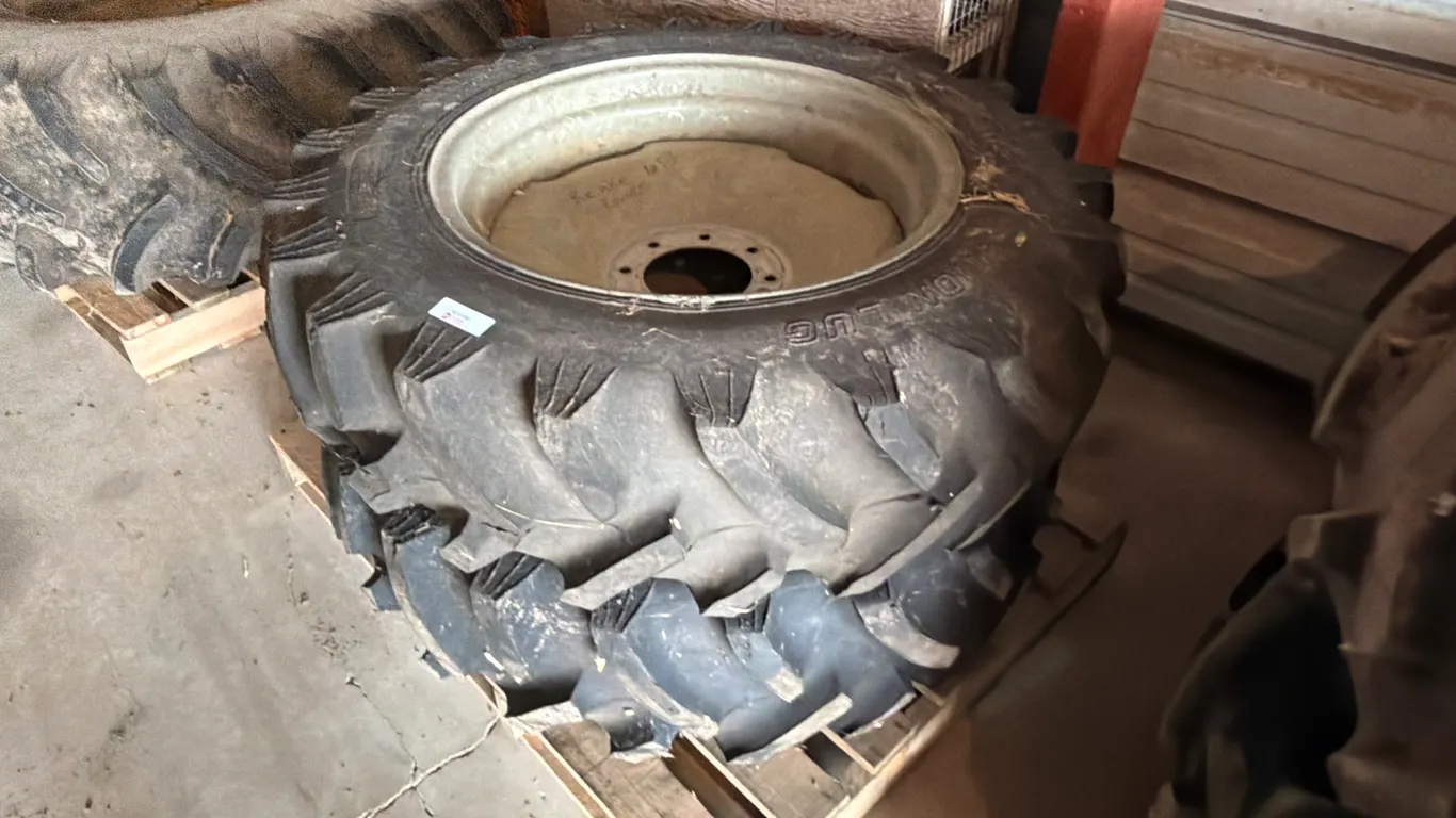 (2) Pivot Tires - 24IN