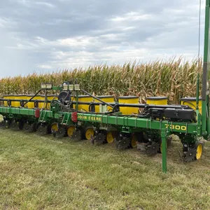 John Deere  7300  Planter - 10R30