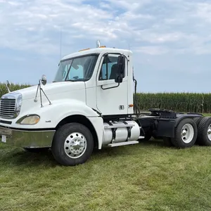 2004  Freightliner  Columbia  Semi Truck