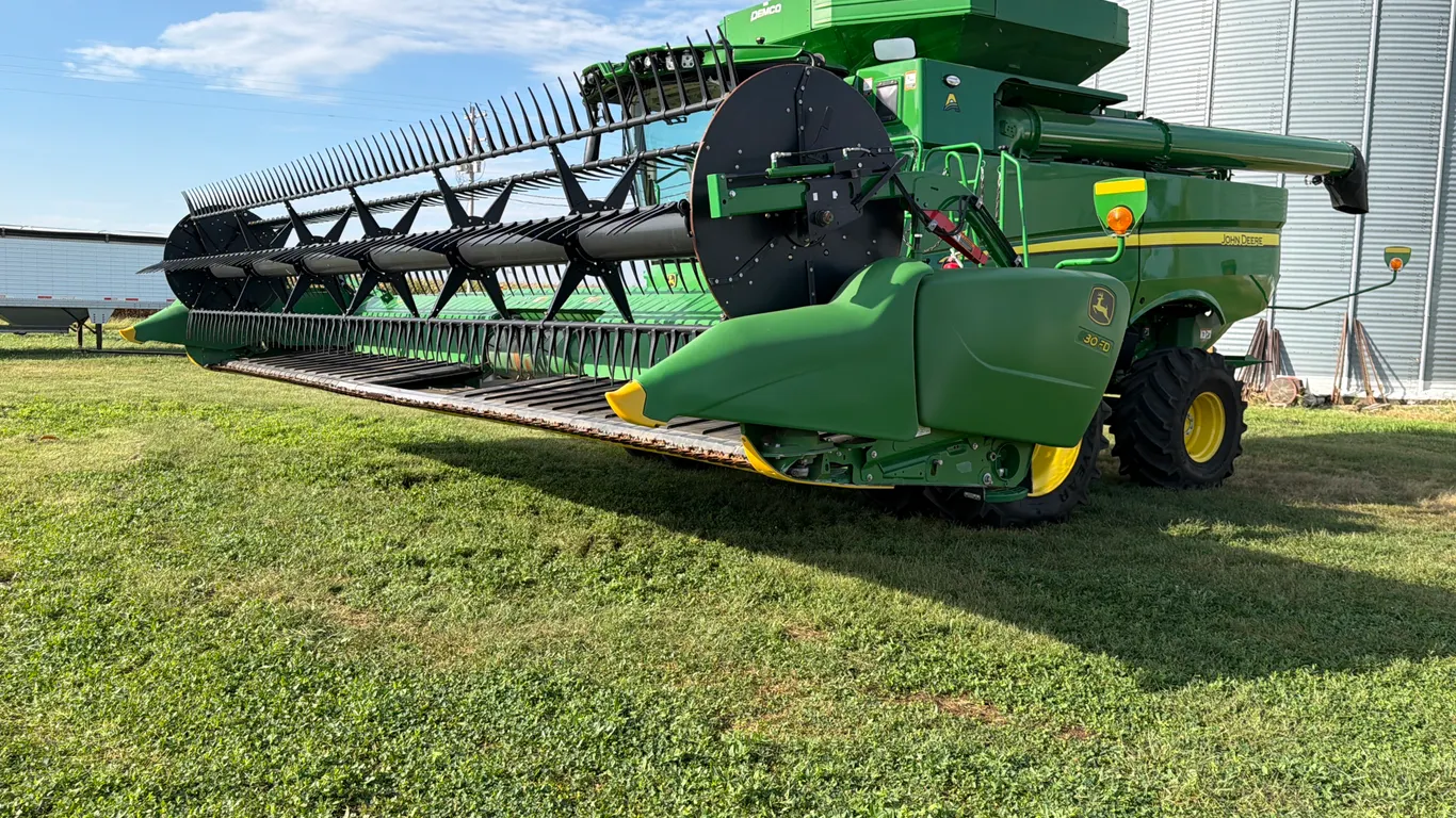 John Deere 630FD Draper Head - 30FT