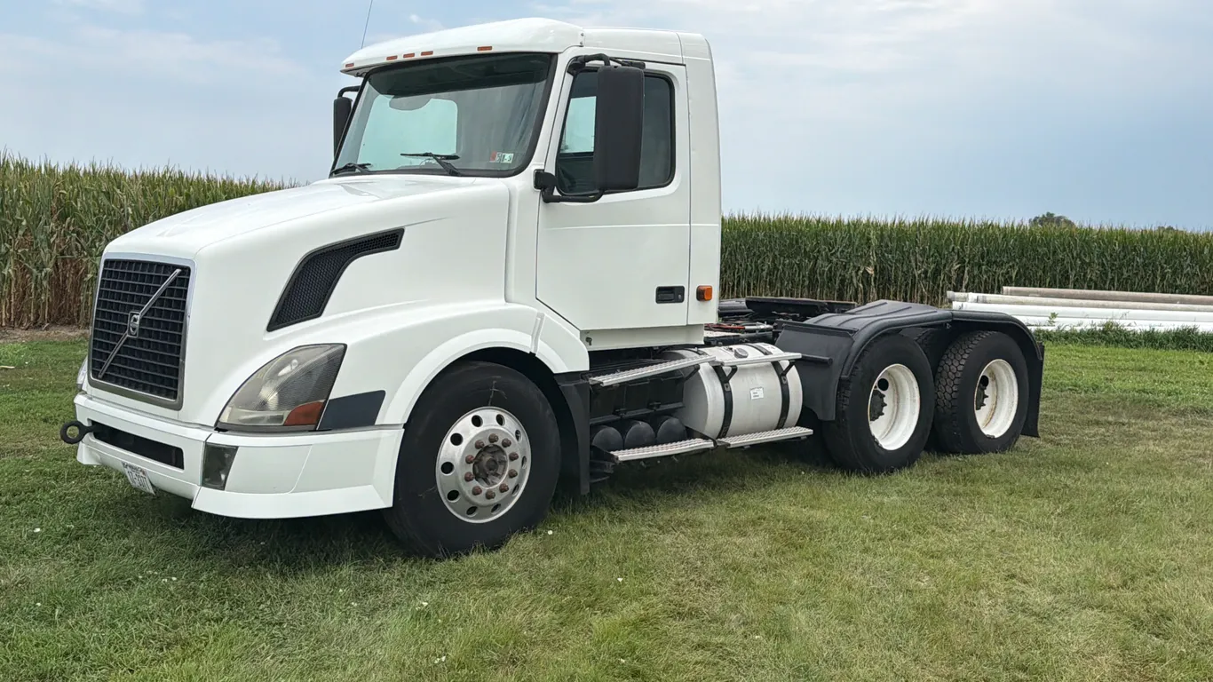 2006 Volvo VN VNL Semi Truck