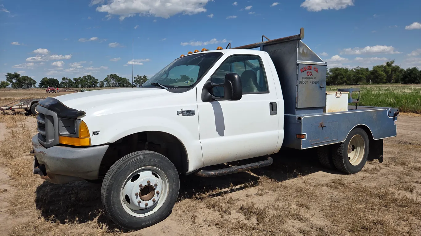 1999 Ford F450 Super Duty Service Pickup - Gasoline