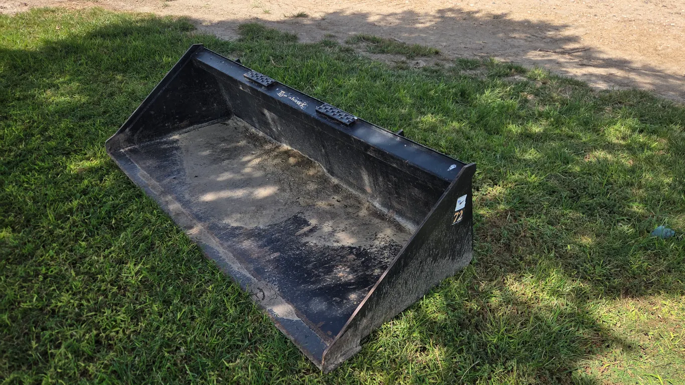 Tomahawk Skid Steer Bucket - 72IN
