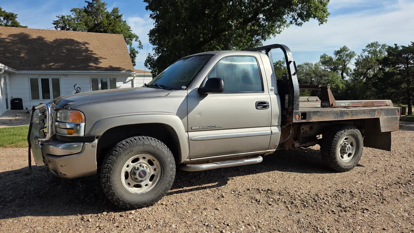 2003 GMC 2500HD Pickup - Gasoline