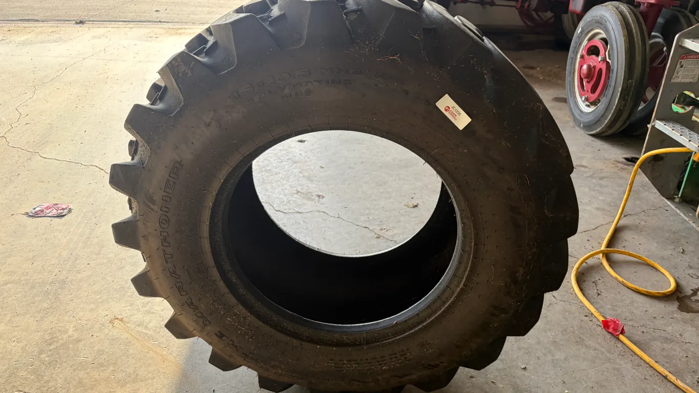 (1) The Marathoner 15-19.5 Tire