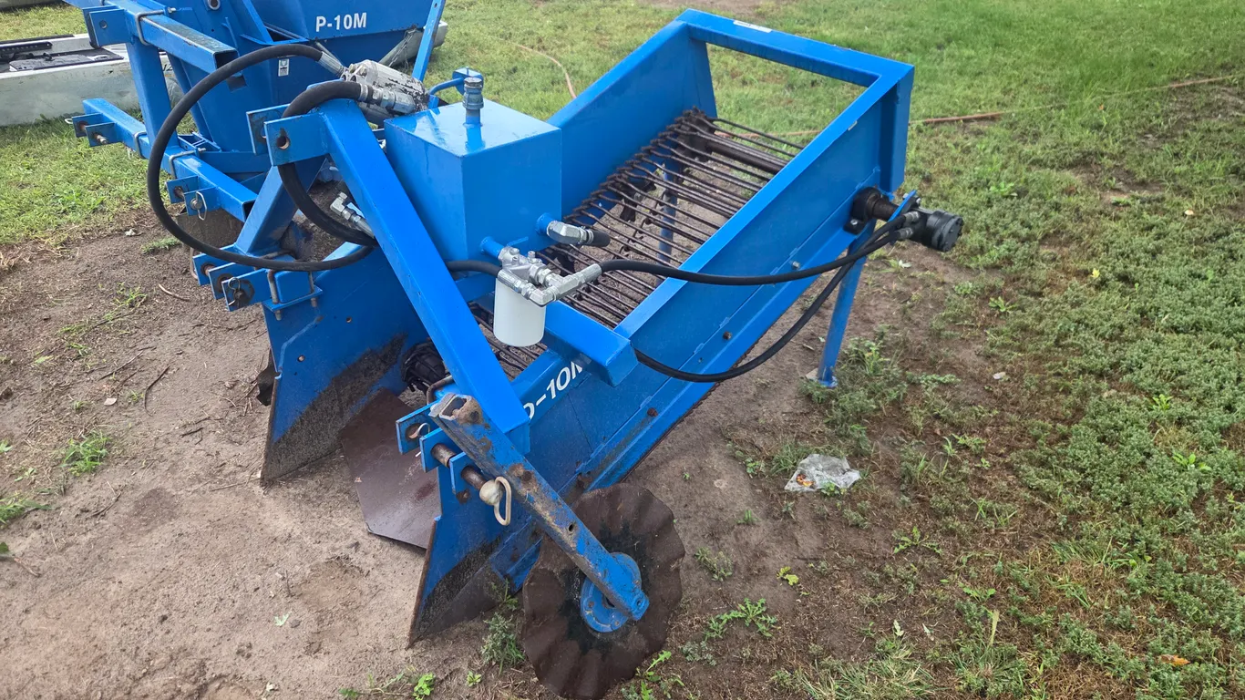 US Small Farm D10M Potato Digger